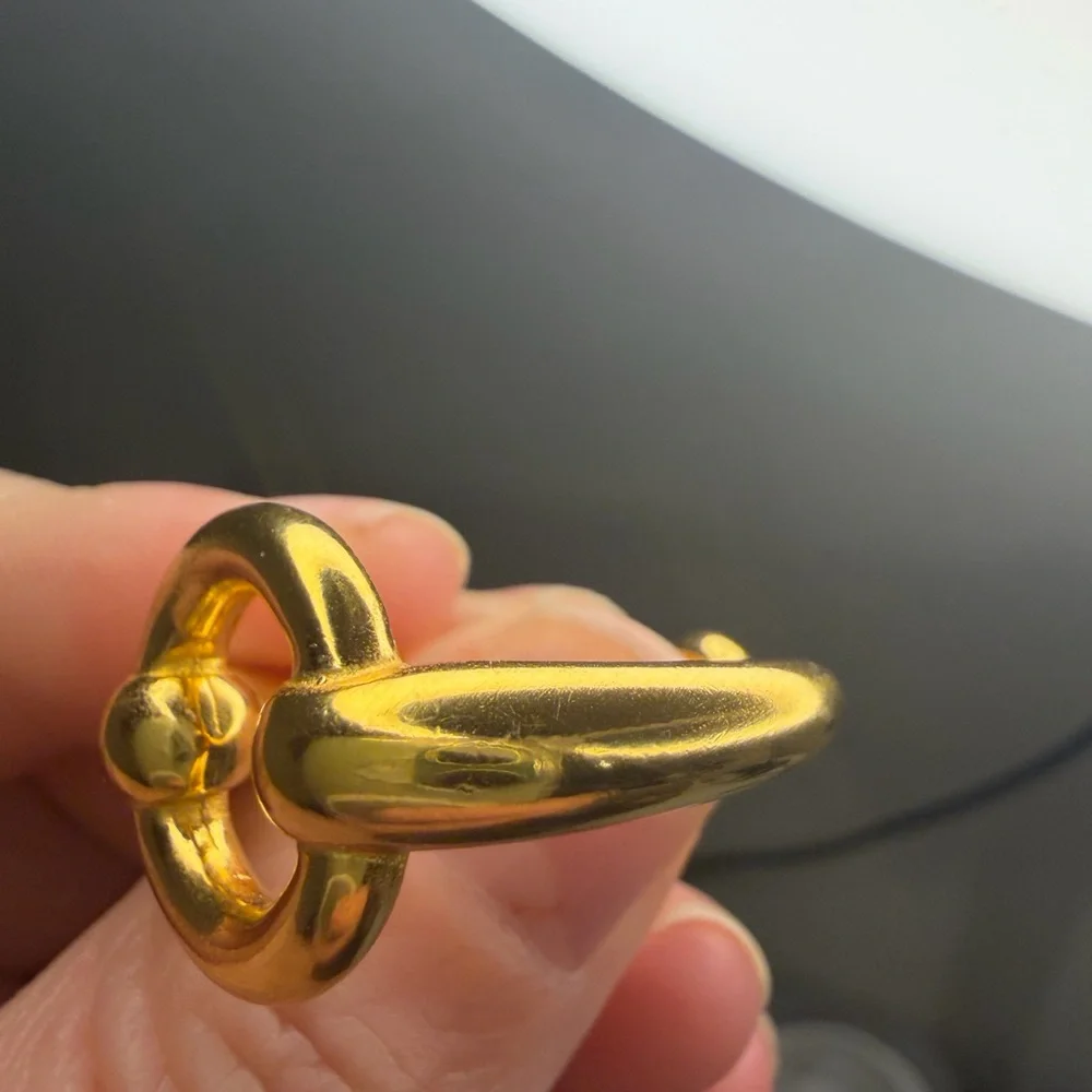 Hermès Luxurious Gold-Tone Scarf Ring authentic no tarnish. - Picture 4 of 7